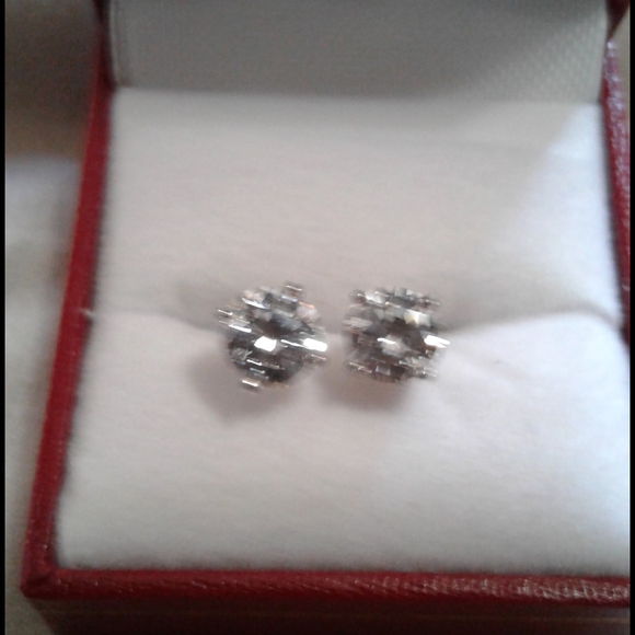 Earrings - Picture 3 of 4